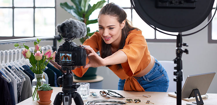 Content creator - kto to jest i za co odpowiada? Kompletny przewodnik