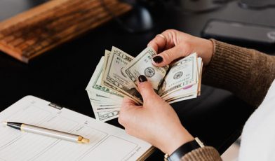 Kapitał własny - co to? Kompletny przewodnik po składnikach, funkcjach i znaczeniu