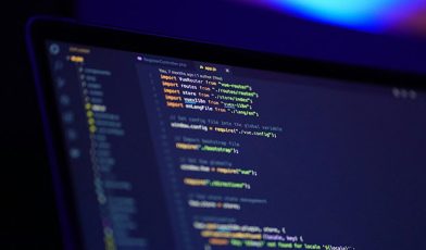 Kompilacja - co to? Kompletny przewodnik po procesie tworzenia kodu