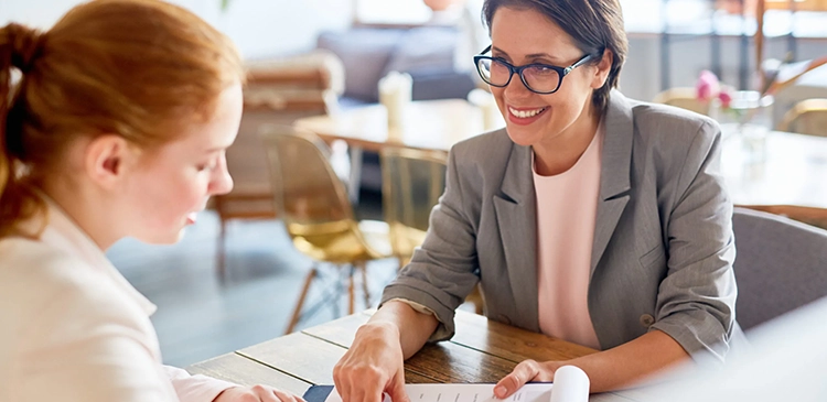 Ocena pracownika - co to? Przewodnik po celach, metodach i pułapkach