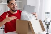 Unboxing - co to? Jak otwarcie pudełek zmienia decyzje zakupowe i buduje zaufanie? Przewodnik