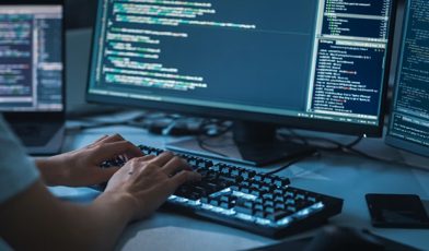 Web Developer - kto to jest i czym się zajmuje? Kompletny przewodnik po zawodzie