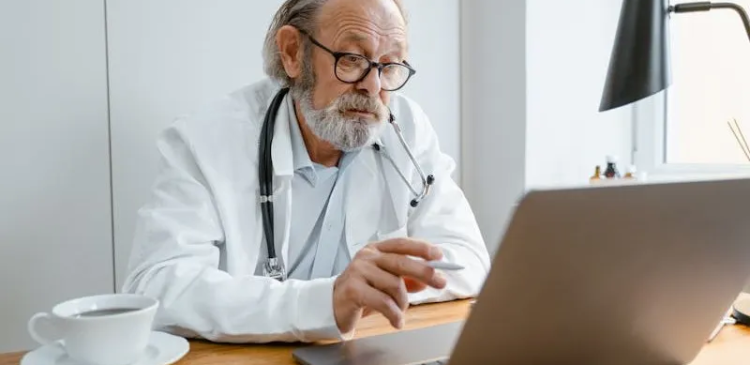 Badania kontrolne po L4 - wszystko, co musisz wiedzieć o obowiązku i procedurze