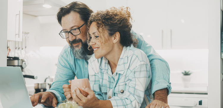 Osoba współpracująca - kto to taki i co się z tym wiąże? Poradnik
