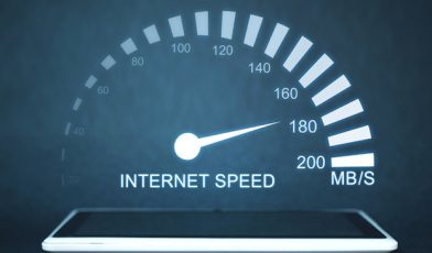 Prędkość internetu - wszystko, co musisz wiedzieć o szybkości, pomiarach i czynnikach wpływających na Twoje połączenie