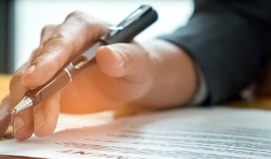 Umowa zlecenie na czas nieokreślony - co to jest, jak działa i na co uważać? Poradnik