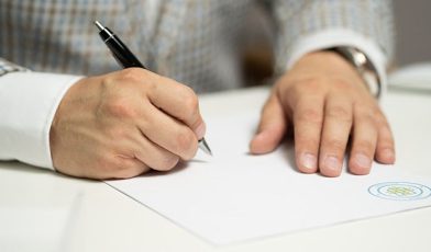 Wypowiedzenie umowy o pracę z zachowaniem okresu wypowiedzenia - kompletny przewodnik