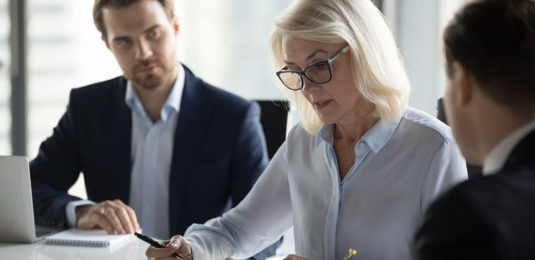 Audyt wewnętrzny - co to jest, jaki jest jego cel i jakie przynosi korzyści w firmach? Poradnik