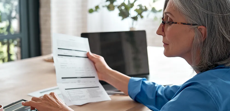 Dodatek do pensji przed emeryturą - co to jest, kto może go otrzymać i jakie są ryzyka?