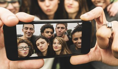 Generacje ludzi - kim są, jakie są ich rodzaje i jak kształtują świat wokół nas? Przewodnik