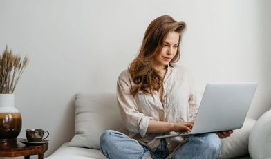 Kto płaci podatek od umowy zlecenia? Poznaj obowiązki zleceniodawcy i zleceniobiorcy