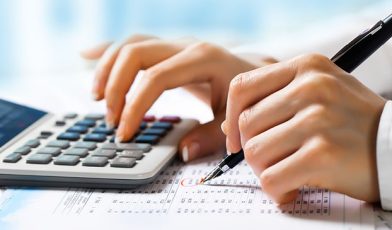 Marża a narzut - czym są? Poznaj kluczowe różnice!