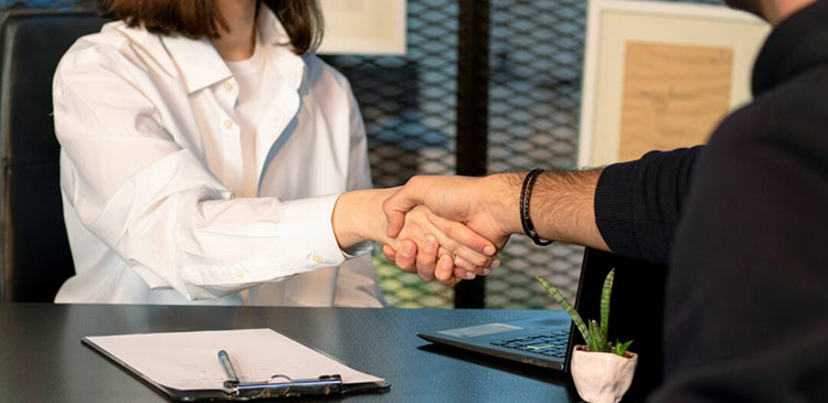 Po jakim czasie umowa na czas nieokreślony? Poznaj swoje prawa i obowiązki w Polsce