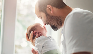 Urlop tacierzyński - ile wynosi i komu przysługuje? Przewodnik po prawach ojca po urodzeniu dziecka