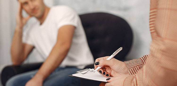 Wypowiedzenie umowy o pracę a zwolnienie lekarskie od psychiatry - jakie masz prawa? Poradnik