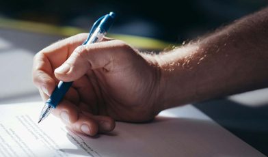 Wypowiedzenie umowy przez pracownika - na czym polega? Kompletny poradnik