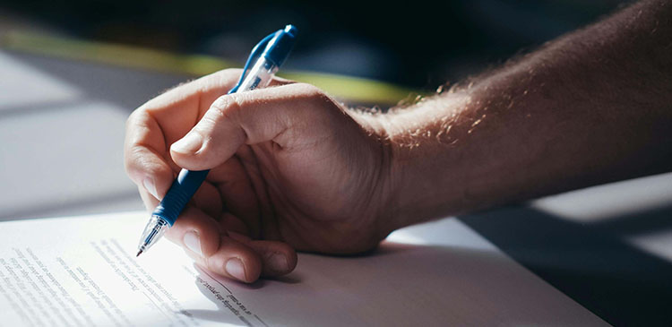 Wypowiedzenie umowy przez pracownika - na czym polega? Kompletny poradnik