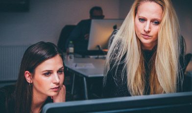 Zmiana nazwy firmy - kompletny przewodnik po procedurze, kosztach i skutkach