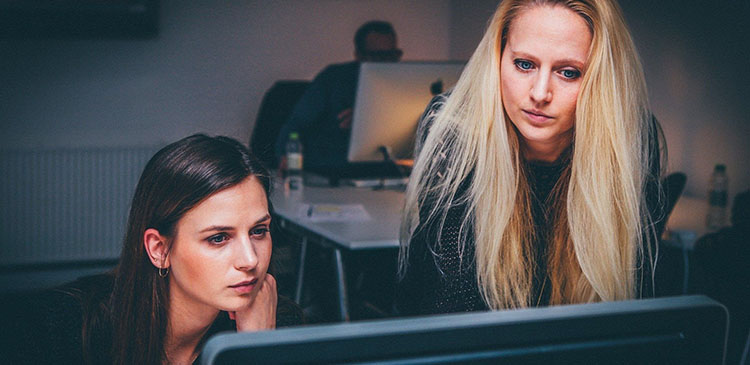 Zmiana nazwy firmy - kompletny przewodnik po procedurze, kosztach i skutkach