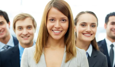 Employee advocacy - co to? Jak pracownicy mogą pomóc budować Twoją markę i zwiększać jej zasięg? Poradnik