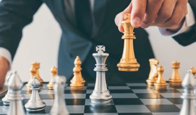 Myślenie strategiczne - co to jest, jak działa i dlaczego pomaga Ci osiągnąć sukces? Poradnik