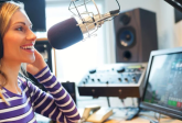 Reklama radiowa - jak działa i jak skutecznie się promować w eterze? Poradnik