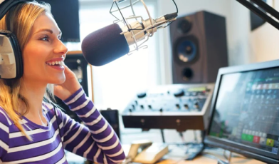 Reklama radiowa - jak działa i jak skutecznie się promować w eterze? Poradnik