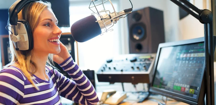 Reklama radiowa - jak działa i jak skutecznie się promować w eterze? Poradnik