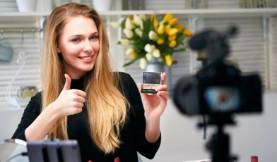 Współpraca reklamowa - na czym polega? Kompleksowy przewodnik po umowach w marketingu
