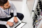 Administracja serwerów - co to? Twój przewodnik po tym, jak utrzymać wszystko w ruchu