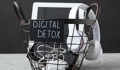 Cyfrowy detoks - czym jest, na czym polega i jak go skutecznie przeprowadzić? Poradnik