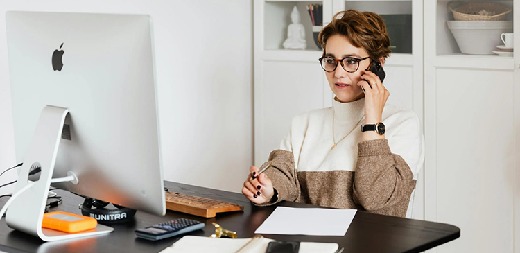 Dyrektor marketingu - kim jest, ile zarabia i jak wygląda jego ścieżka kariery? Poradnik