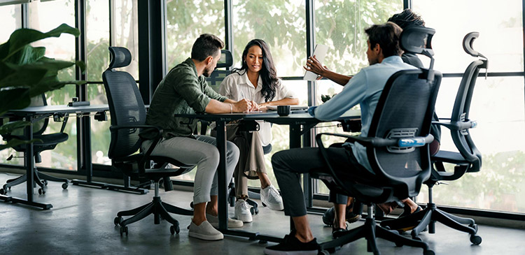 Inżynieria społeczna - czym jest i jak się przed nią bronić? Poznaj metody manipulacji