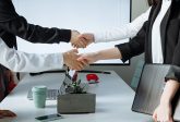 Klient B2B - kim jest? Definicja, cechy i najważniejsze różnice względem B2C