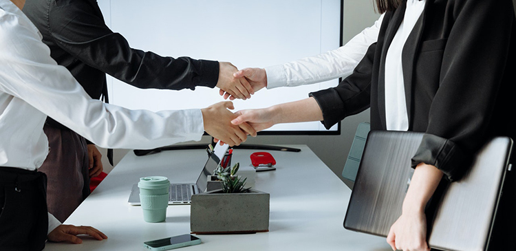 Klient B2B - kim jest? Definicja, cechy i najważniejsze różnice względem B2C