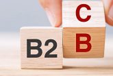 Klient B2C - kim jest i jak podejmuje decyzje? Kompletny przewodnik po zachowaniach konsumentów