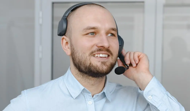 Opiekun klienta - kim jest, ile zarabia i jak nim zostać? Kompleksowy przewodnik po zawodzie