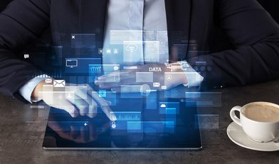 Oprogramowanie dedykowane - czym jest, ile kosztuje i kiedy warto w nie zainwestować? Poradnik