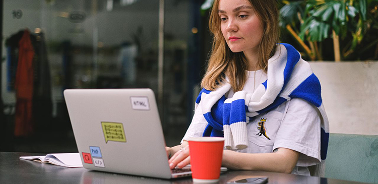 Portal branżowy - czym jest wortal i jak ułatwia marketing B2B? Poradnik