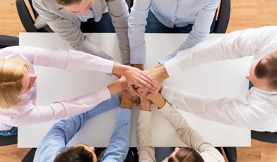 Praca zespołowa - czym jest, jak ją rozwijać i czym różni się od grupy roboczej? Przewodnik
