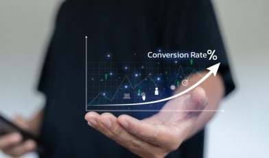 Agencja SEM jako akcelerator zysku: Jak przejść z modelu „płacę za kliknięcia” na model „kupuję konwersje”