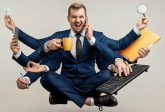 Mikrozarządzanie - czym jest, jak je rozpoznać i skutecznie sobie z nim radzić w pracy? Poradnik