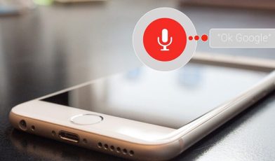 Wyszukiwanie głosowe Google - na czym polega, jak wpływa na SEO i jak przygotować swój serwis? Poradnik