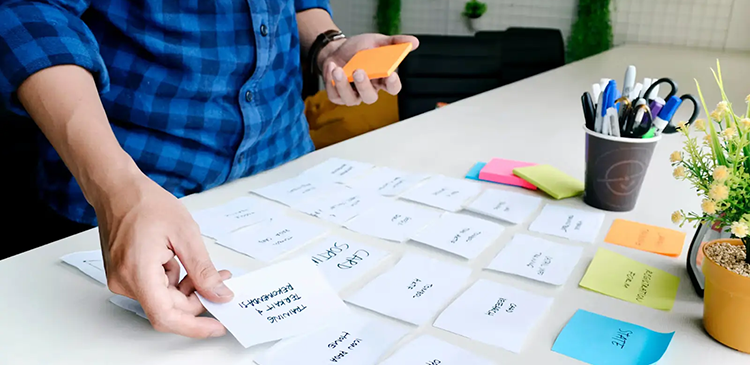 Card sorting - czym jest i na czym polega ta metoda w UX? Kompleksowy przewodnik