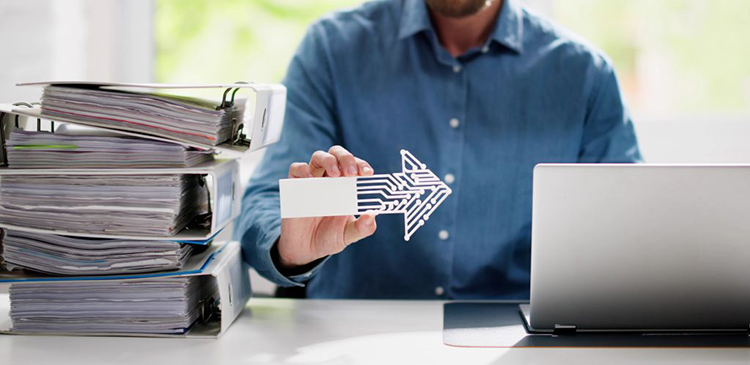 Cyfryzacja a digitalizacja - czym są, czym się różnią i na czym polegają te procesy? Poradnik