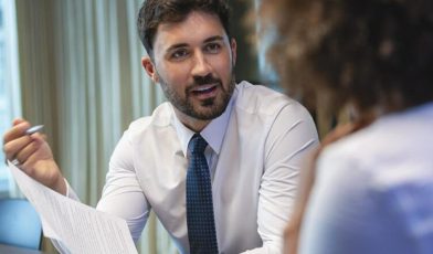 Doradca inwestycyjny - czym jest, co robi i jak różni się od doradcy finansowego? Kompletny przewodnik