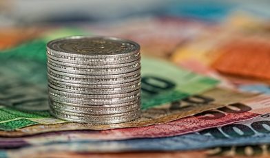 Koszty inwestycyjne - czym są, jak je szacować i dlaczego większość projektów przekracza budżet? Przewodnik