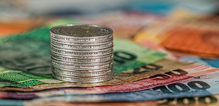Koszty inwestycyjne - czym są, jak je szacować i dlaczego większość projektów przekracza budżet? Przewodnik