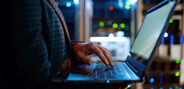 Outsourcing IT - co to jest i jak wybrać najlepszy model dla swojej firmy? Poradnik