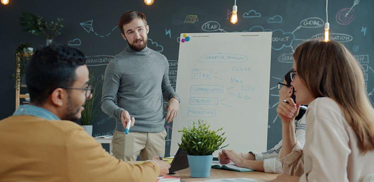 Digital marketing manager - kim jest, ile zarabia i jak skutecznie rekrutować na to stanowisko? Przewodnik
